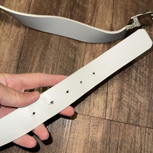 Under Armour Reversible Gray & White Leather Belt - Picture 4 of 6